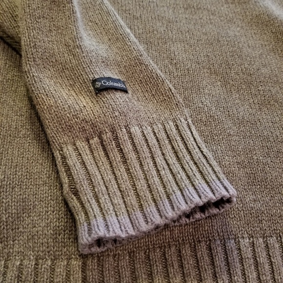 Columbia V Neck Sweater. - Picture 5 of 8